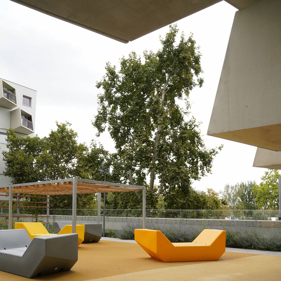 garden deck | photo © Ossian Fraser