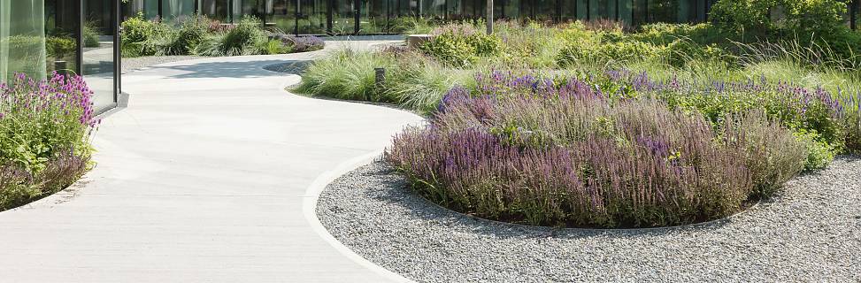 courtyard garden | photo © paul ott photografiert
